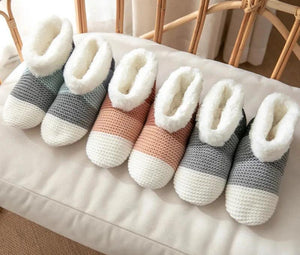 Offrez à vos pieds la chaleur et la douceur ultime avec nos chaussettes de sol d'hiver