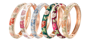 Émaillage délicat, plaquage or rose, dessin floral précis. Le Jaipur Email est un jonc cloisonné haut de gamme