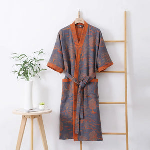 Peignoir kimono Céleste en coton, modèle Bleu Ambre, vue de face avec ceinture