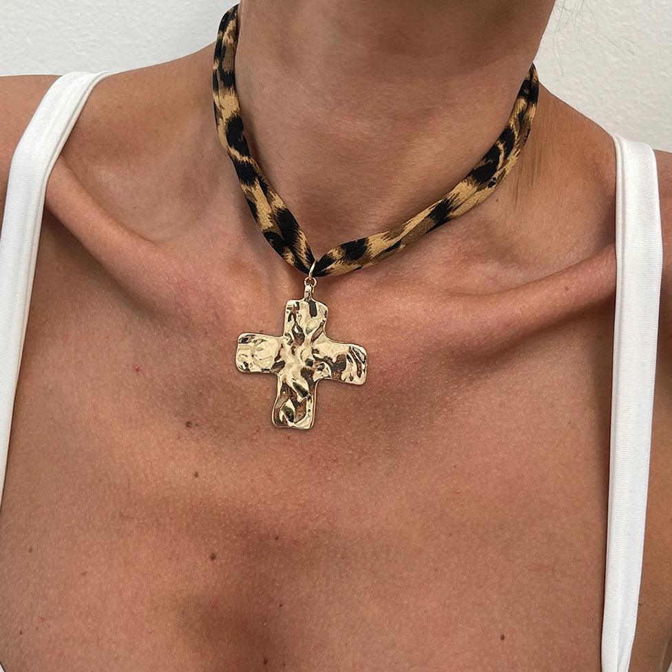 Collier Velours Léopard Pendentif Doré Femme Ethnique Boho Chic - collier femme GoHappy