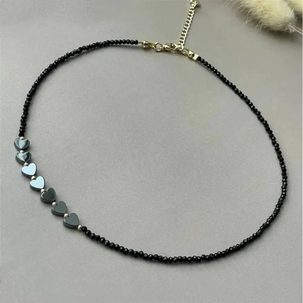 Collier noir perlé femme – cœurs discrets pour amoureuses urbaines - collier femme GoHappy