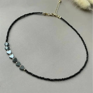 Collier noir perlé femme – cœurs discrets pour amoureuses urbaines - collier femme GoHappy