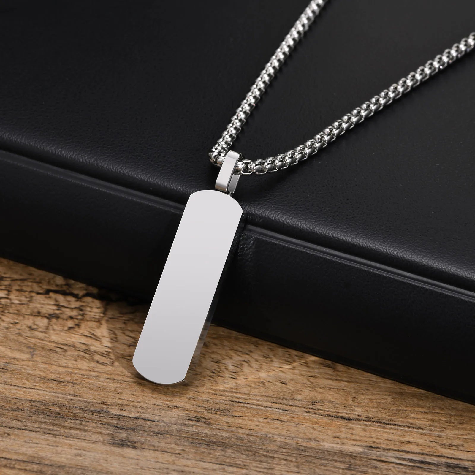 Collier Homme Acier Barre Minimaliste Géométrique Style Épuré