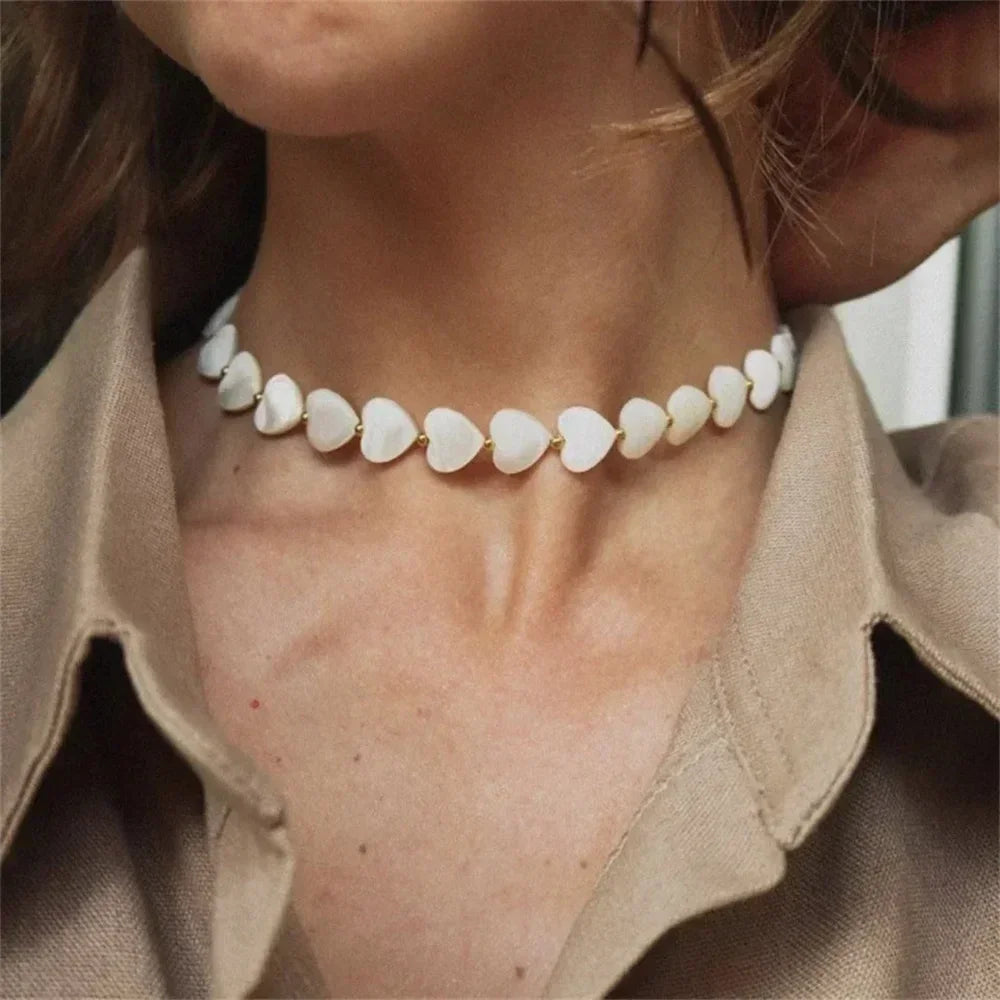 Choker cœurs blancs nacrés – collier affirmé pour peau sensible - collier femme GoHappy