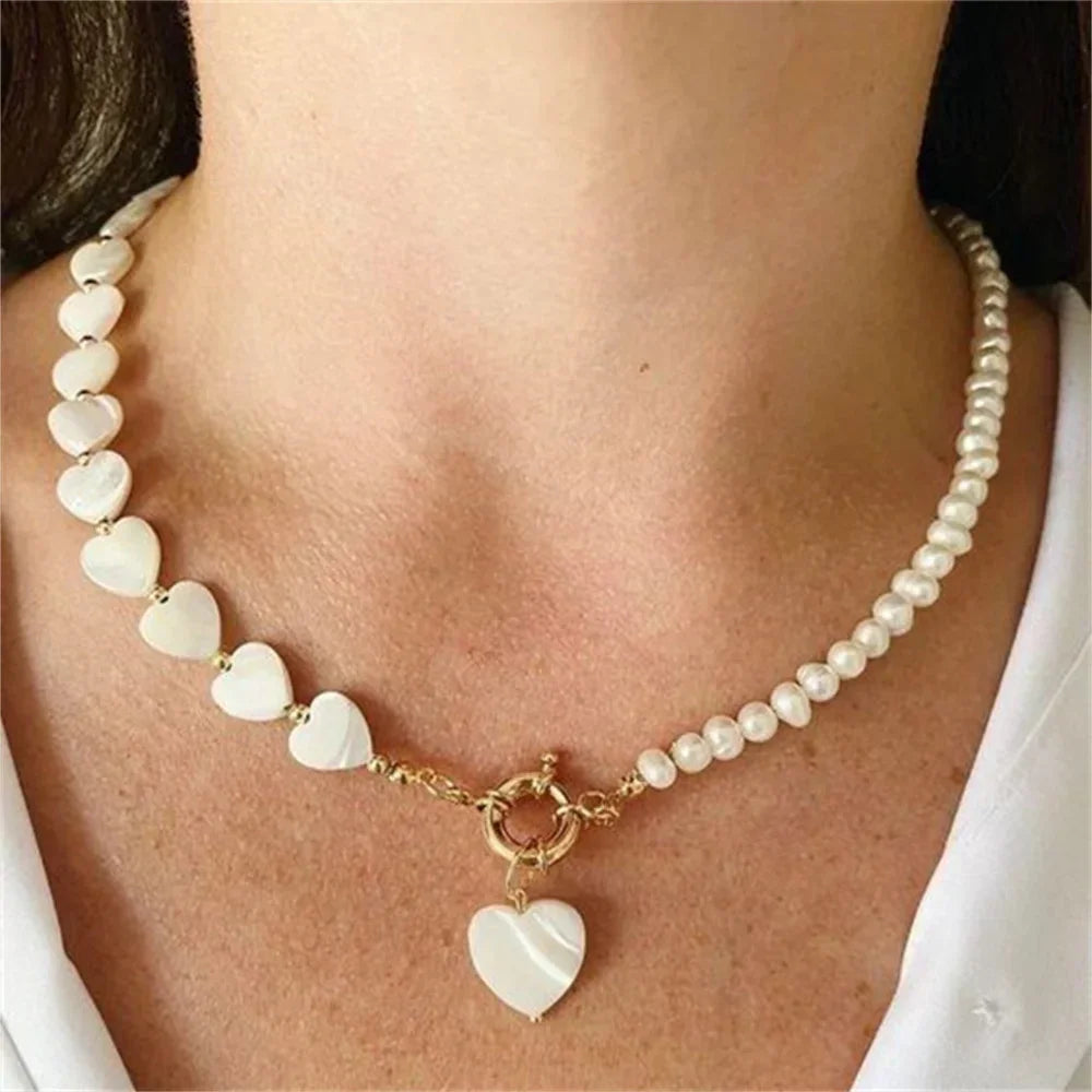 Collier perlé cœur blanc – bijou féminin doux et symbolique