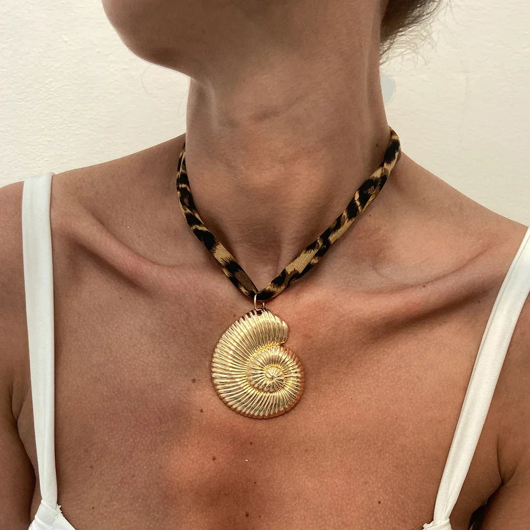 Collier Velours Léopard Pendentif Doré Femme Ethnique Boho Chic - collier femme GoHappy