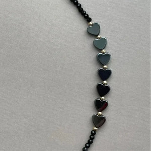 Collier noir perlé femme – cœurs discrets pour amoureuses urbaines - collier femme GoHappy