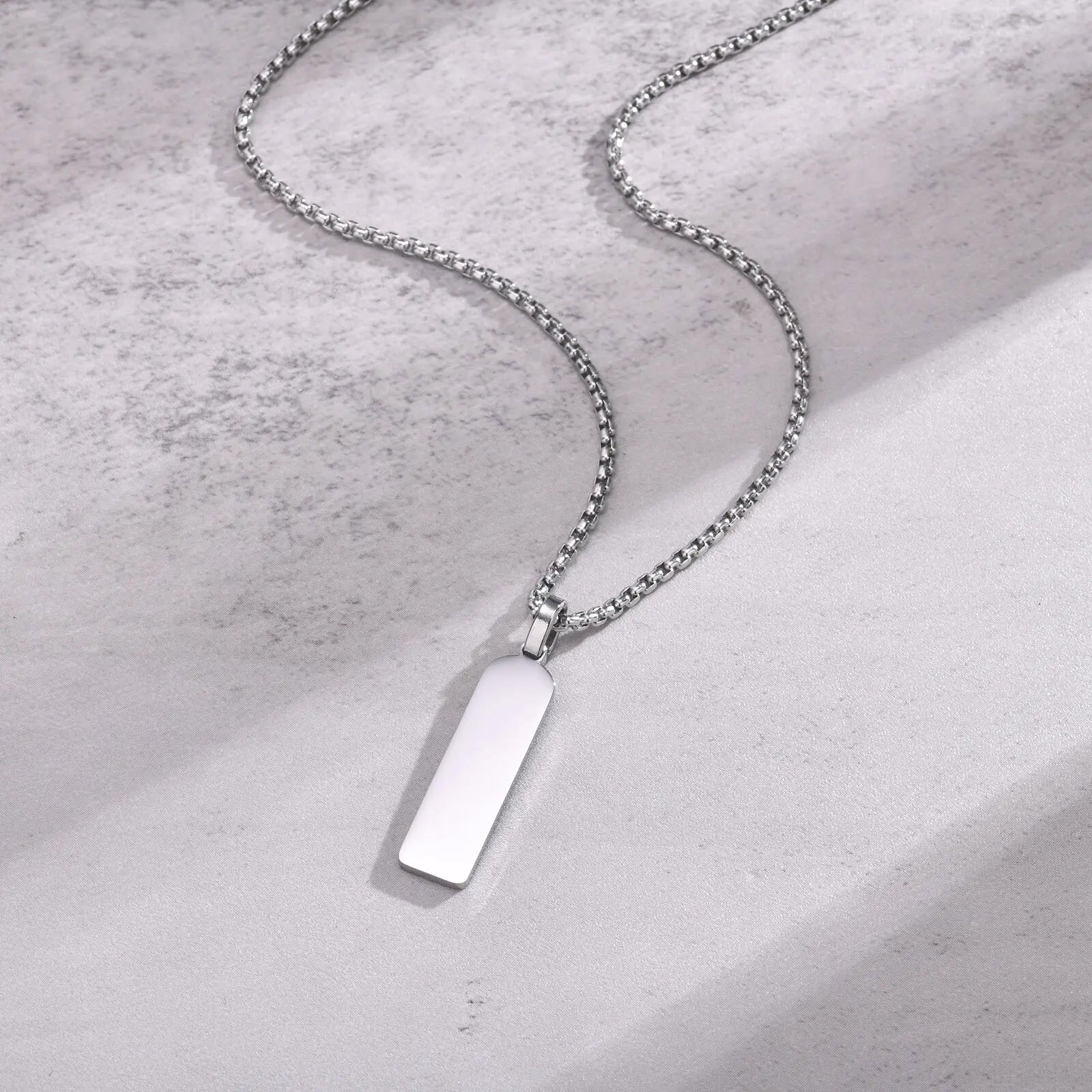 Collier Homme Acier Barre Minimaliste Géométrique Style Épuré