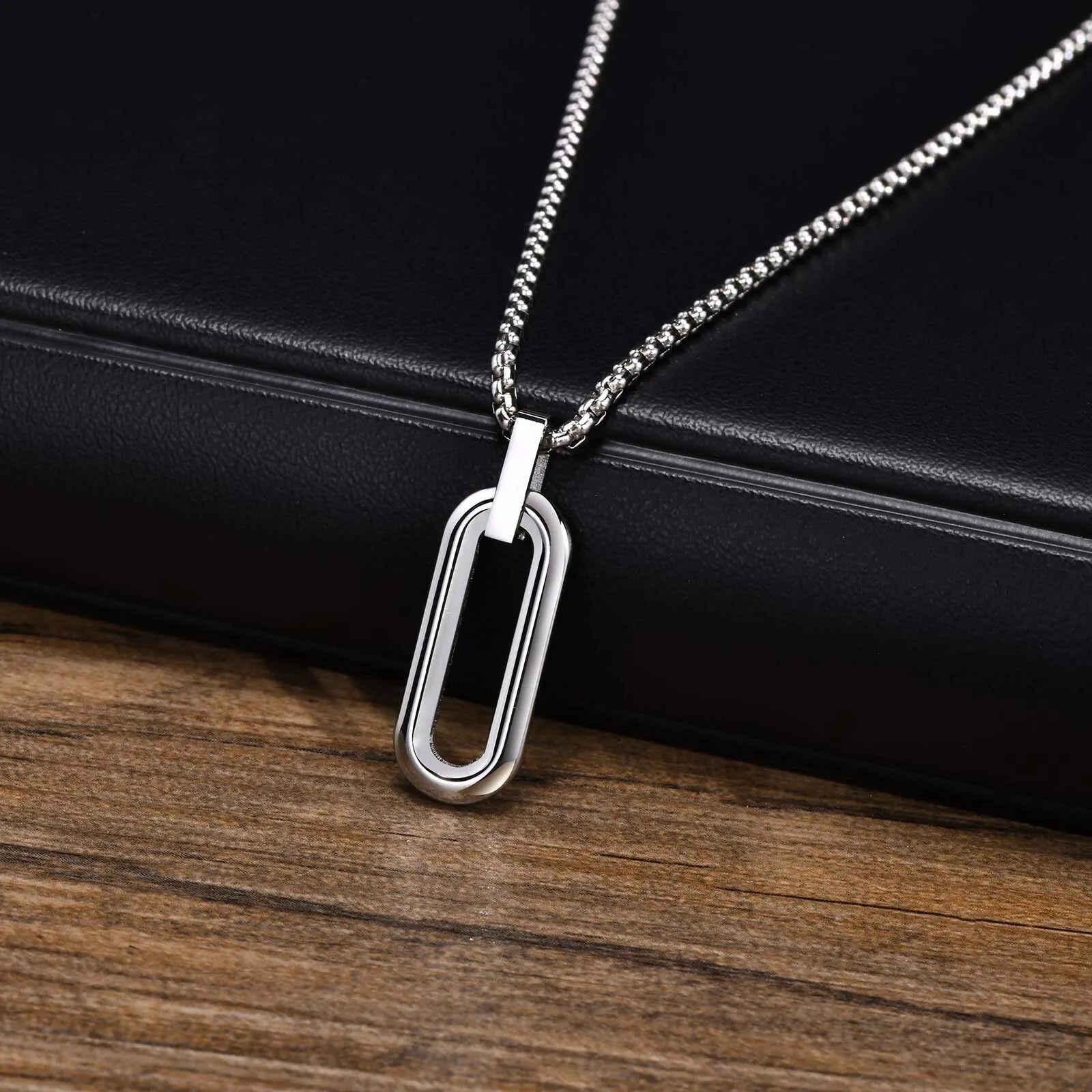 Collier Homme Acier Barre Minimaliste Géométrique Style Épuré