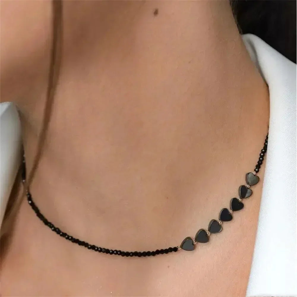 Collier noir perlé femme – cœurs discrets pour amoureuses urbaines - collier femme GoHappy