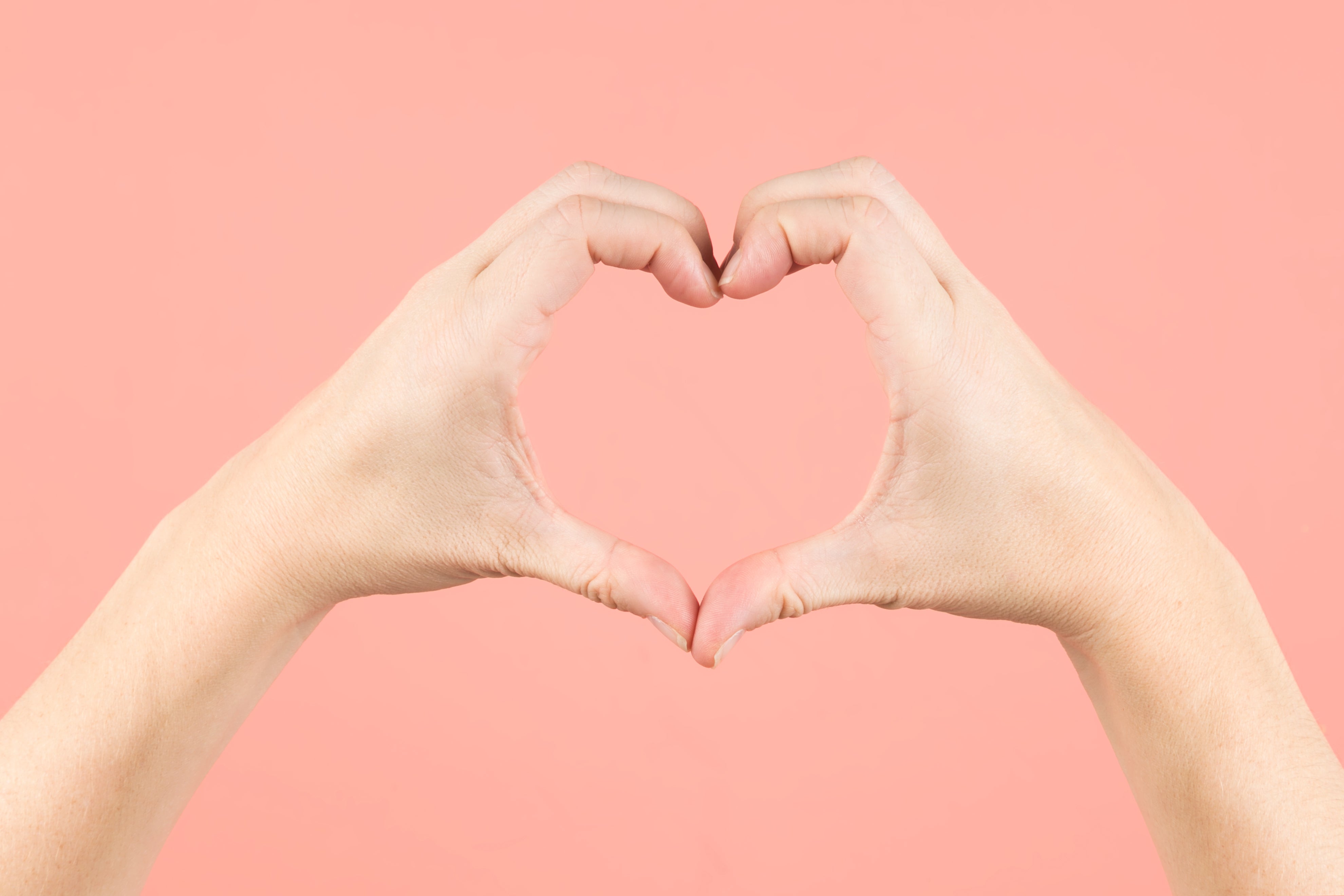 GoHappy habille les envies simples : bouger librement, marcher pieds nus, offrir sans raison. Des articles faciles à emporter, pensés pour une vie plus légère, ici ou ailleurs.