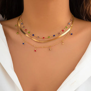 GoHappy France, collier femme Bohème Solaire Confetti · Perles colorées, alliage de zinc, composition portée au décolleté