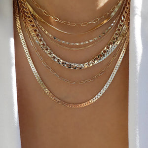 GoHappy France, collier femme Bohème Solaire Éclipse · Chaînes bicolores, alliage de zinc, composition portée au décolleté