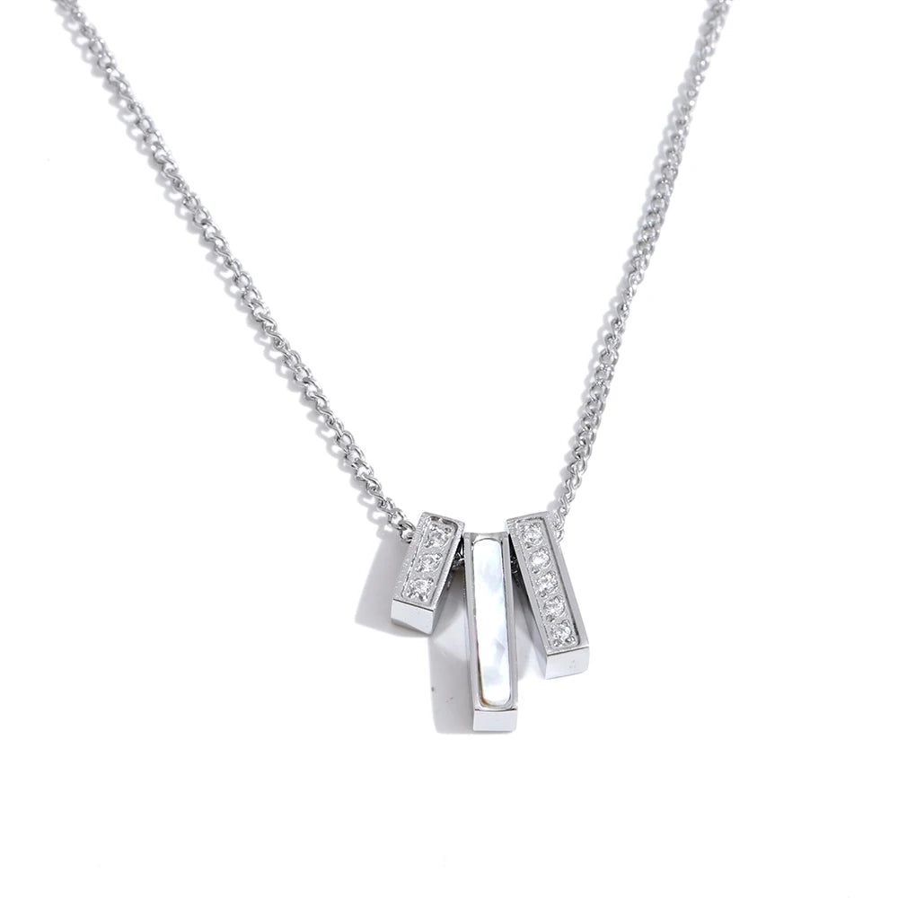 GoHappy France, collier femme Lueur Marine Écume Argentée, acier inoxydable, pendentif rectangulaire blanc d’aspect nacré