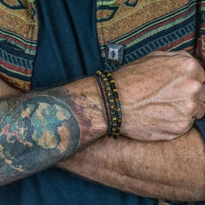 Bracelet Sahara porté avec une tenue vintage