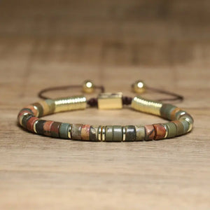 GoHappy France, bracelet ajustable Terra Libre Terre Mosaïque · Doré, perles minérales sur cordon noué, vue de face