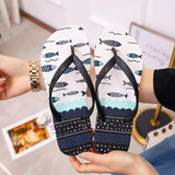 Tongs originales motif poisson, vert ou bleu, confort plage & piscine