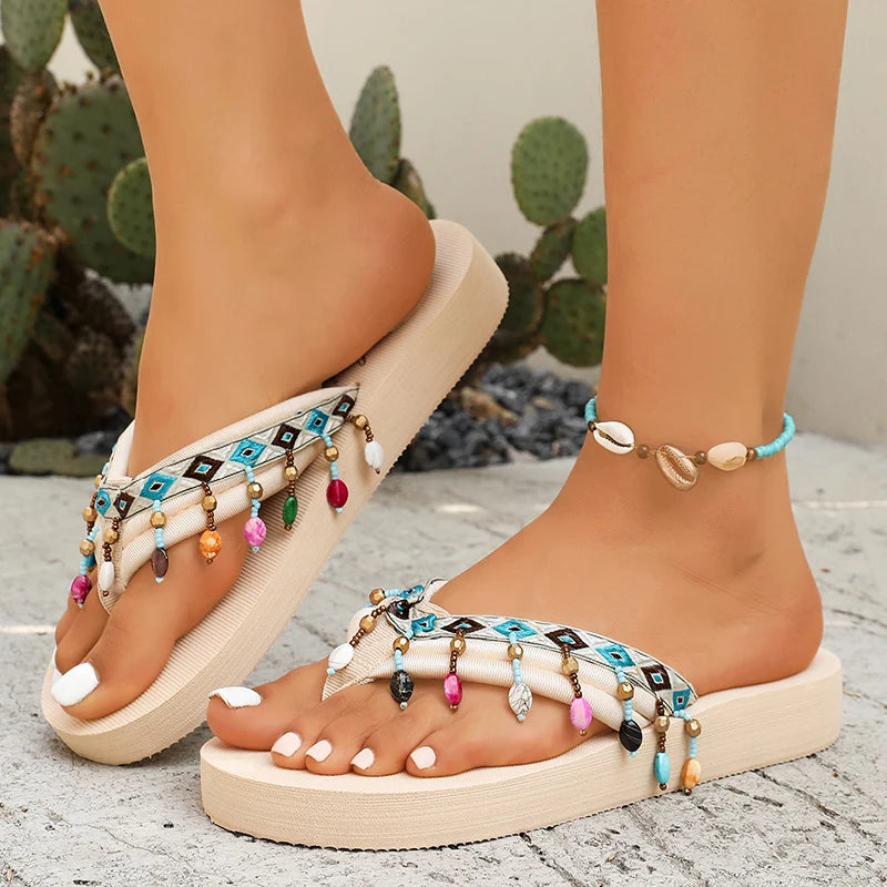 Tropical Glow Tongs femme colorées et bohèmes