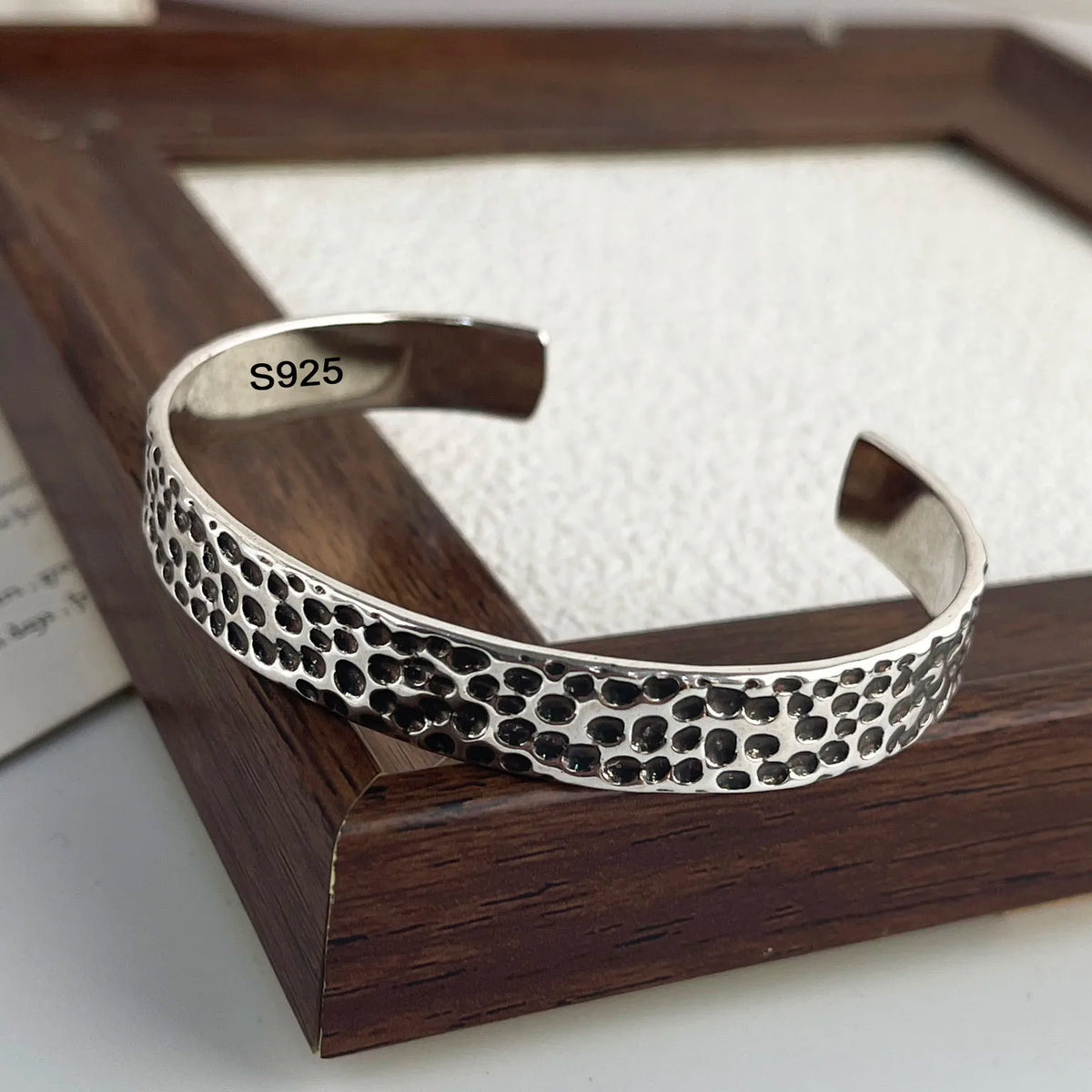 Bracelet jonc femme Jardin Vintage Martelé Rétro argent 925 motif en relief GoHappy France