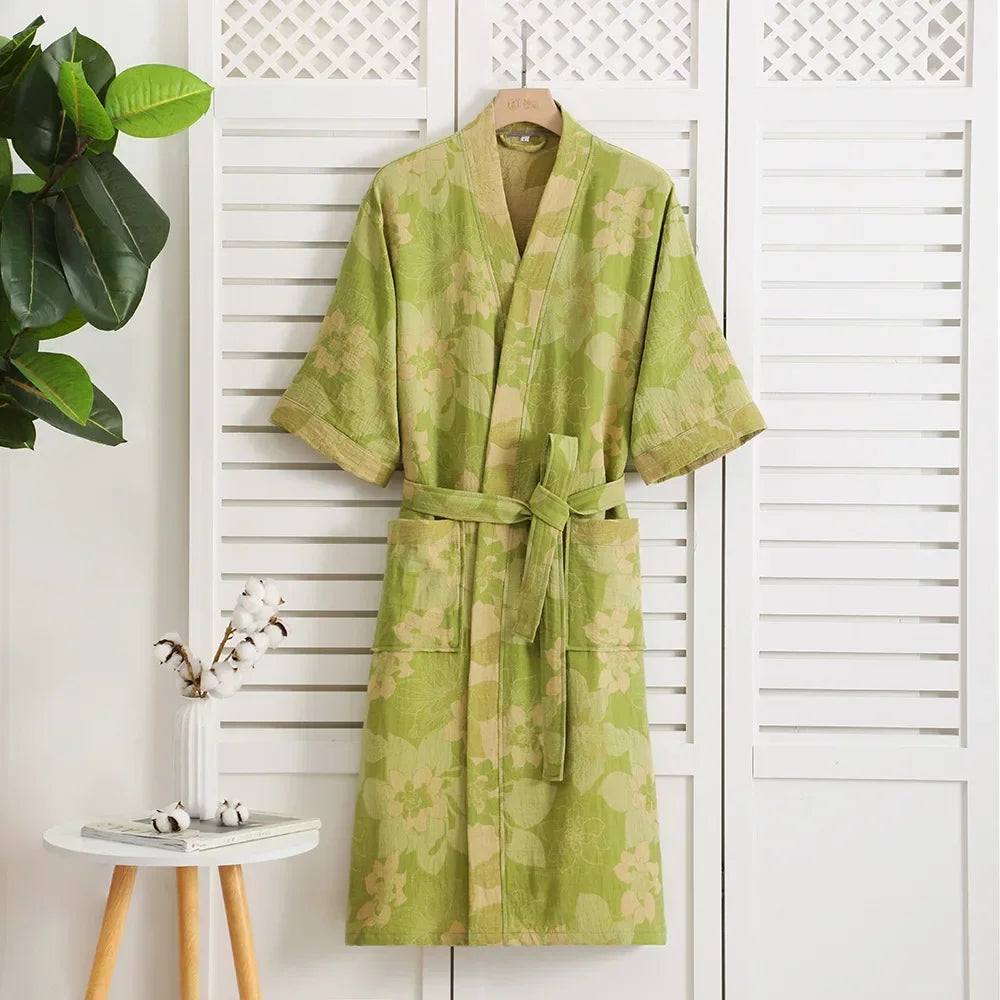 Peignoir kimono Céleste en coton, modèle Anis Floraison, vue de face avec ceinture