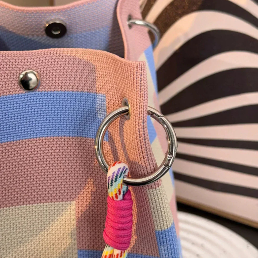 Sac seau bohème coton naturel tricoté patchwork colorblock dimensions compactes femme