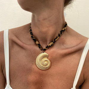 Collier Velours Léopard Pendentif Doré Femme Ethnique Boho Chic - collier femme GoHappy