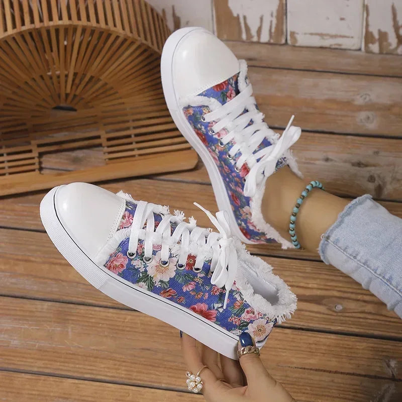 Sneakers à lacets imprimé fleurs boho-chic