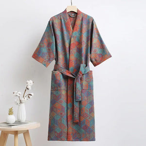 Peignoir kimono Céleste en coton, modèle Bleu Losange, vue de face avec ceinture