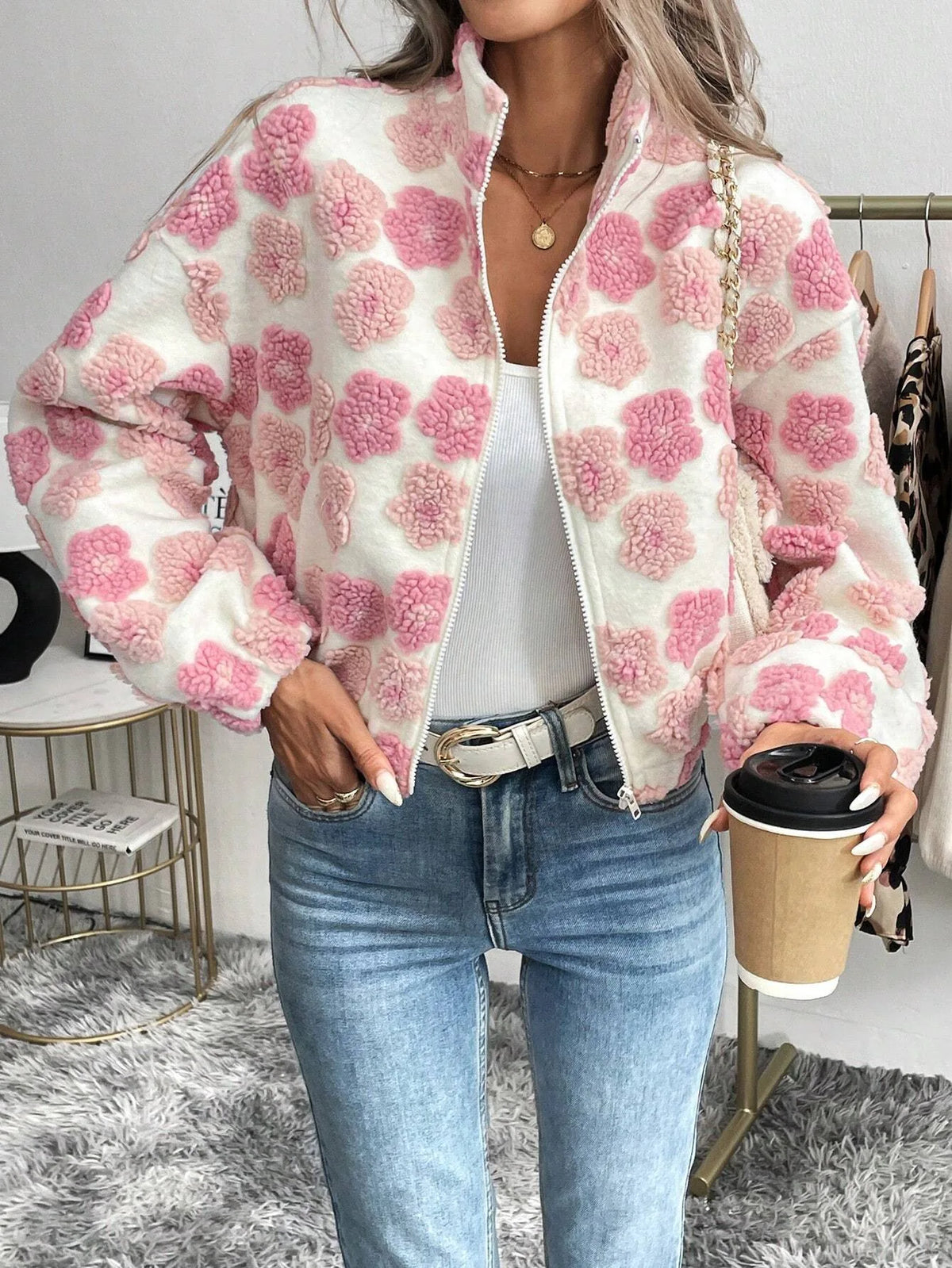 Bloom Days veste femme fleurie Rose Pivoine rose sur fond écru polyester zip col montant manches longues GoHappy France