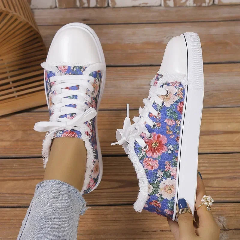 Sneakers à lacets imprimé fleurs boho-chic