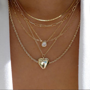 GoHappy France, collier femme Bohème Solaire Amélia · Cœur doré, alliage de zinc, composition portée au décolleté