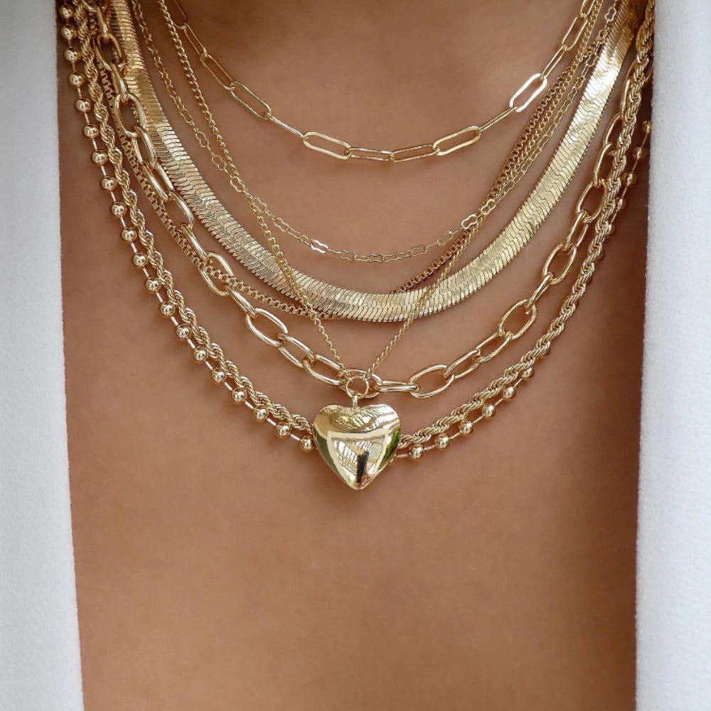 GoHappy France, collier femme Bohème Solaire Valentina · Cœur facetté, alliage de zinc, composition portée au décolleté