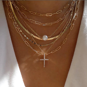 GoHappy France, collier femme Bohème Solaire Grâce · Perle croix, alliage de zinc, composition portée au décolleté
