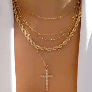 GoHappy France, collier femme Bohème Solaire Divine · Croix strass, alliage de zinc, composition portée au décolleté