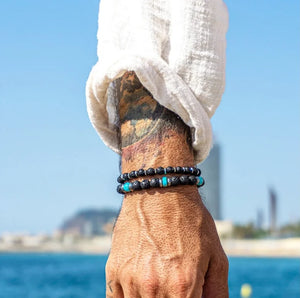 GoHappy France, Coast Vibes Lagon · Duo noir turquoise, bracelets à perles esprit surf, portés au poignet