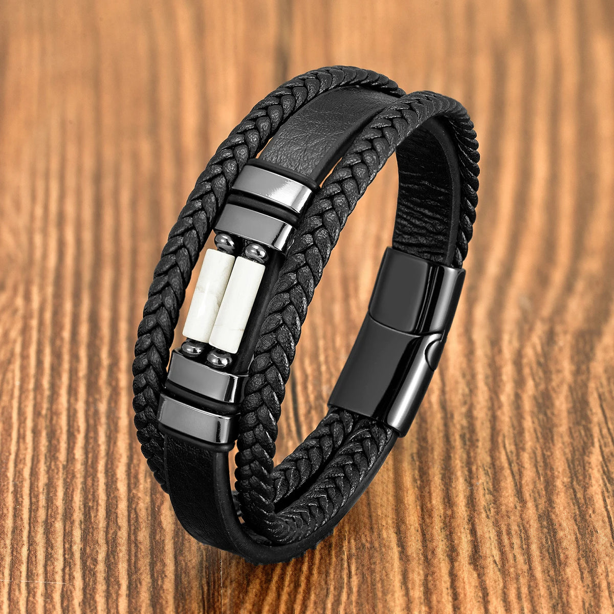 Bracelet Urban Stone multirang noir, vue du modèle 2